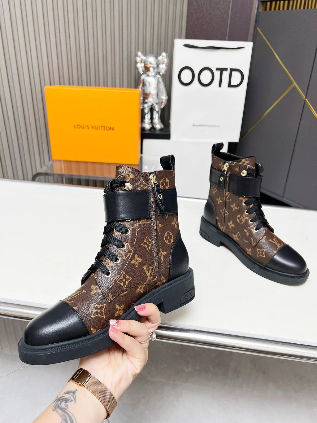 Women Boots H591