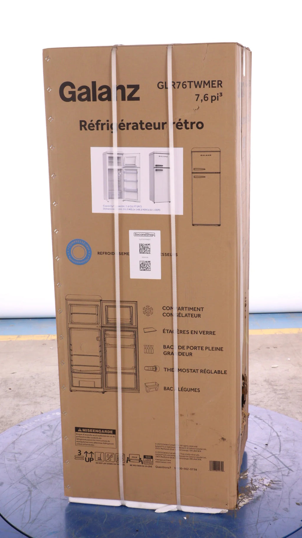 White 7.6 Cu Ft Retro Top Mount Refrigerator Y721