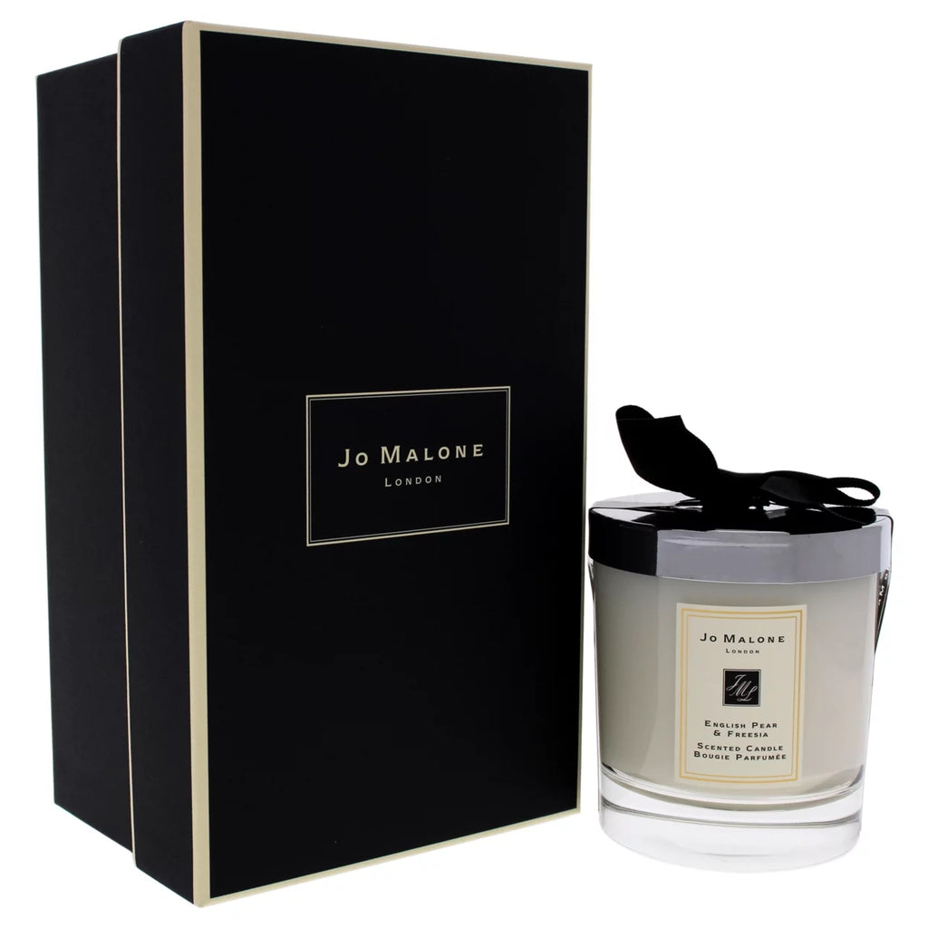 English Pear & Freesia Scented Candle 7 oz O434568