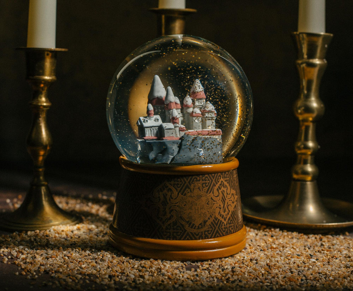 Harry Potter Hogwarts Castle Collectible Snow Globe F4008