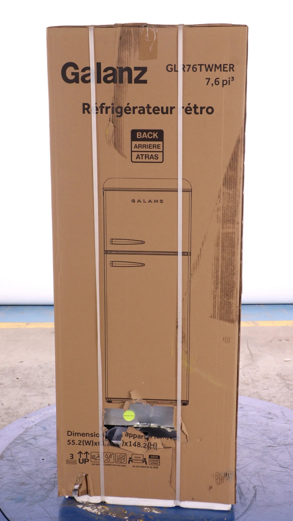 White 7.6 Cu Ft Retro Top Mount Refrigerator Y721