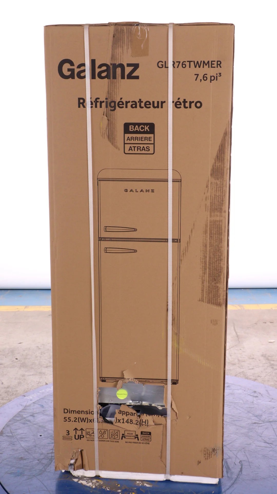 White 7.6 Cu Ft Retro Top Mount Refrigerator Y721