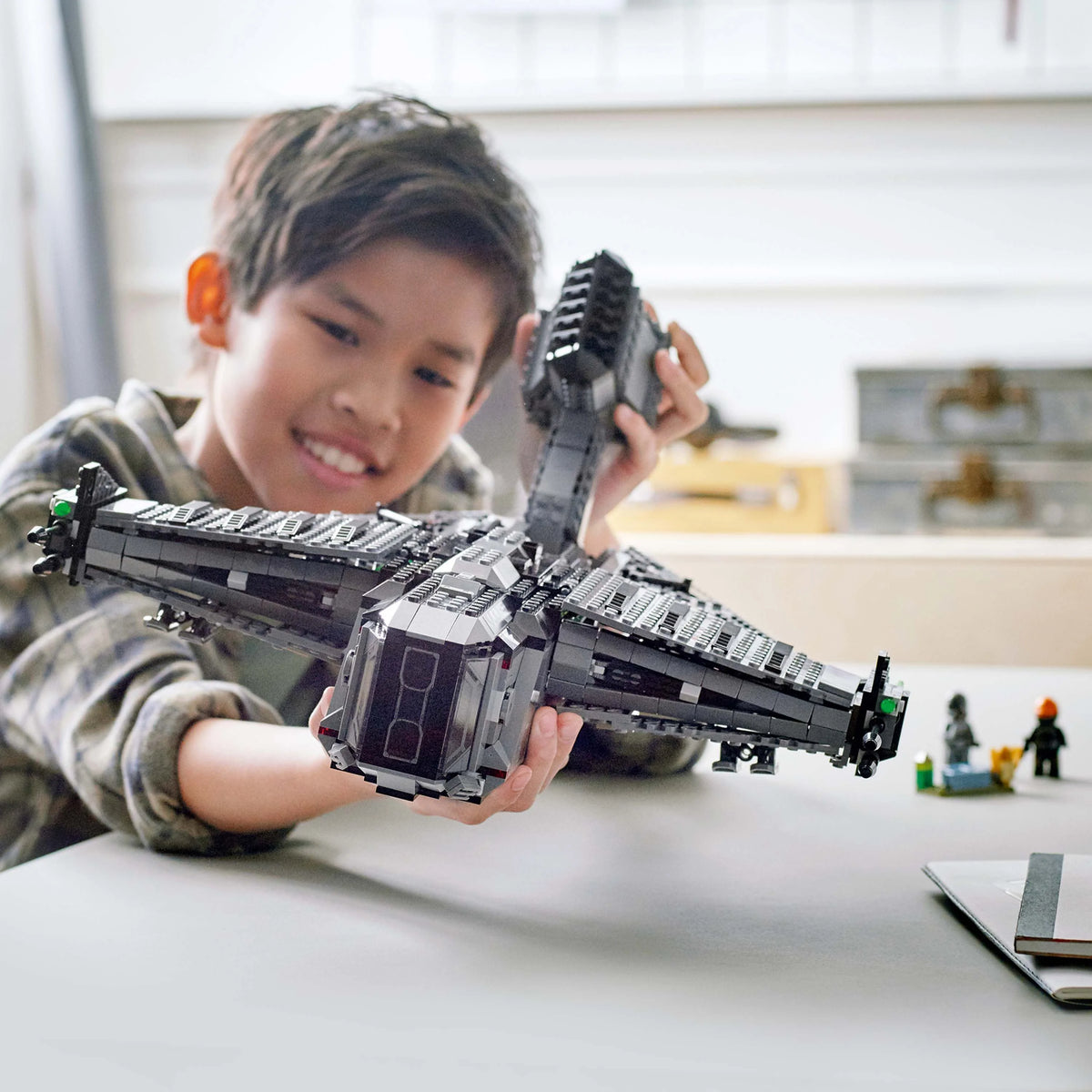 LEGO Star Wars Buildable Starship with Minifigure and Droid Q9940