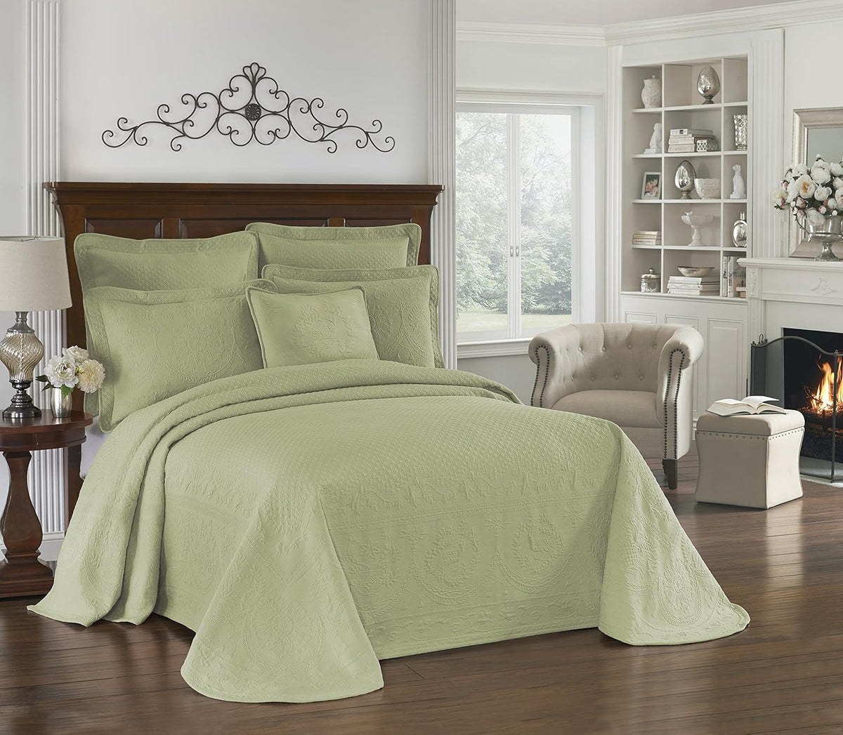 Ivory Floral Matelasse Bed Spread, King/CalKing G236