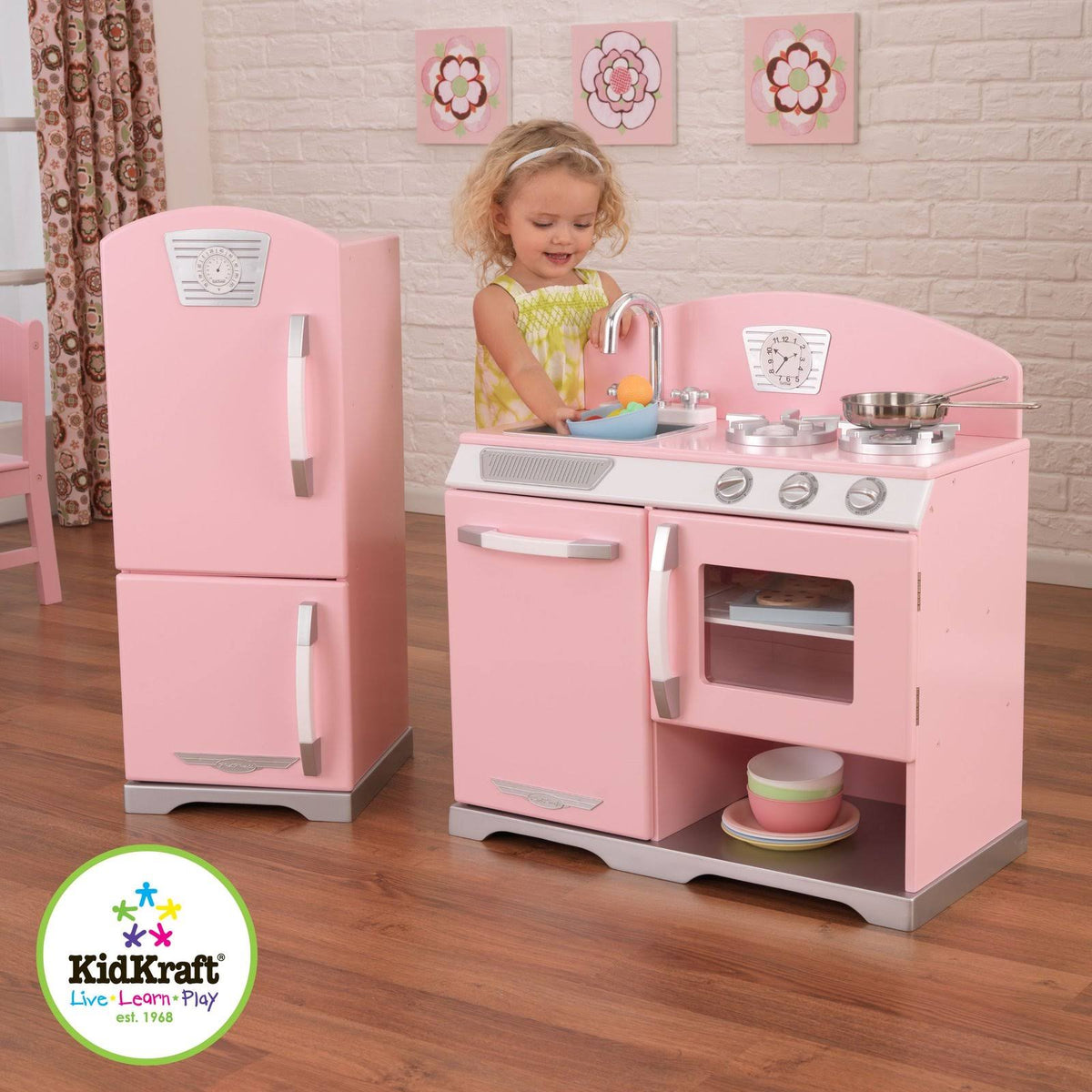 Pink Retro Kitchen and Refrigerator P3113