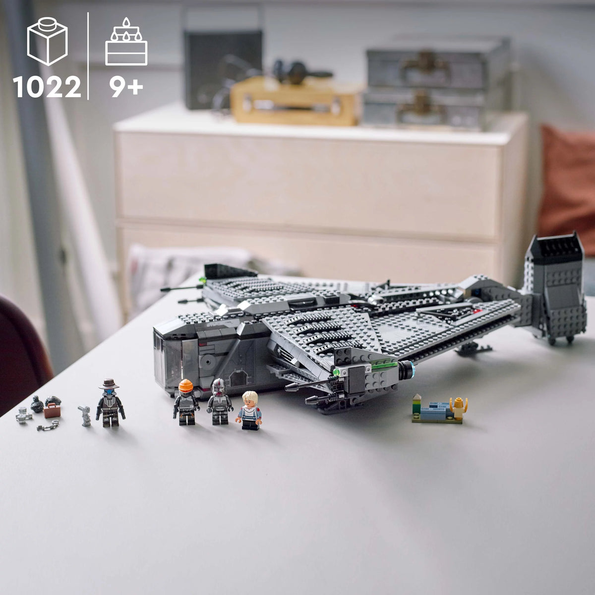 LEGO Star Wars Buildable Starship with Minifigure and Droid Q9940