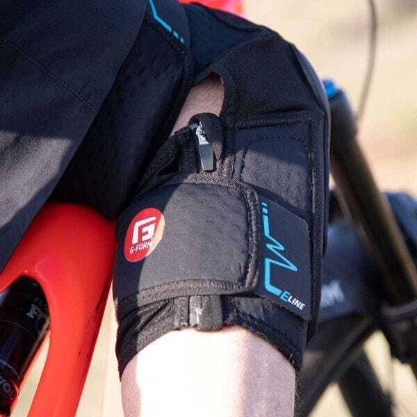 Black Large Knee Pads Q2976