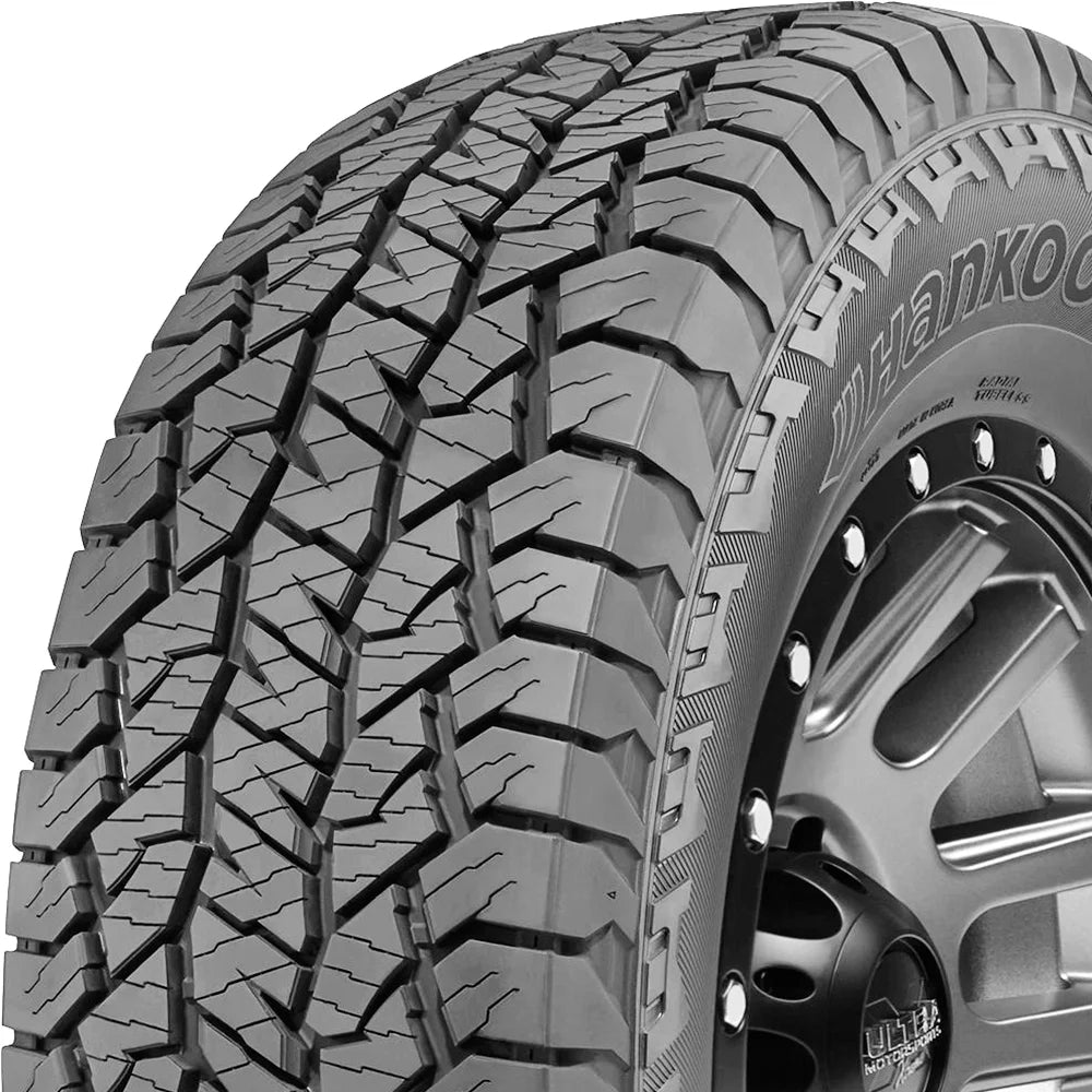 255/70R18 113T Tire P810