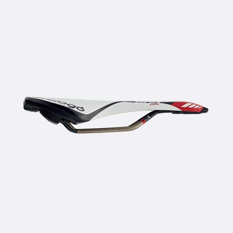 Hard Black Saddle P356
