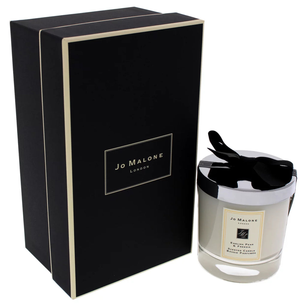 English Pear & Freesia Scented Candle 7 oz O434568