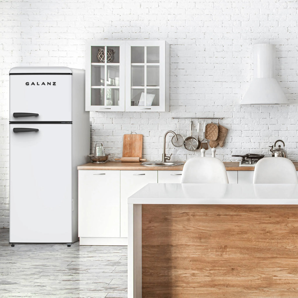 White 7.6 Cu Ft Retro Top Mount Refrigerator Y721